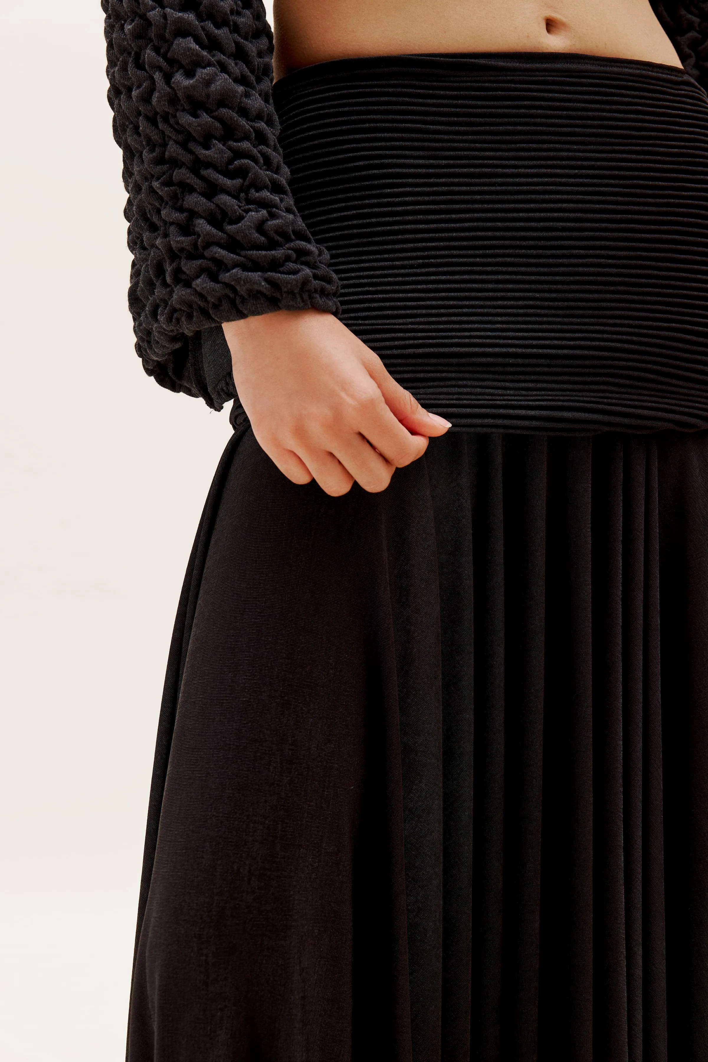 Black Plisse Long Skirt