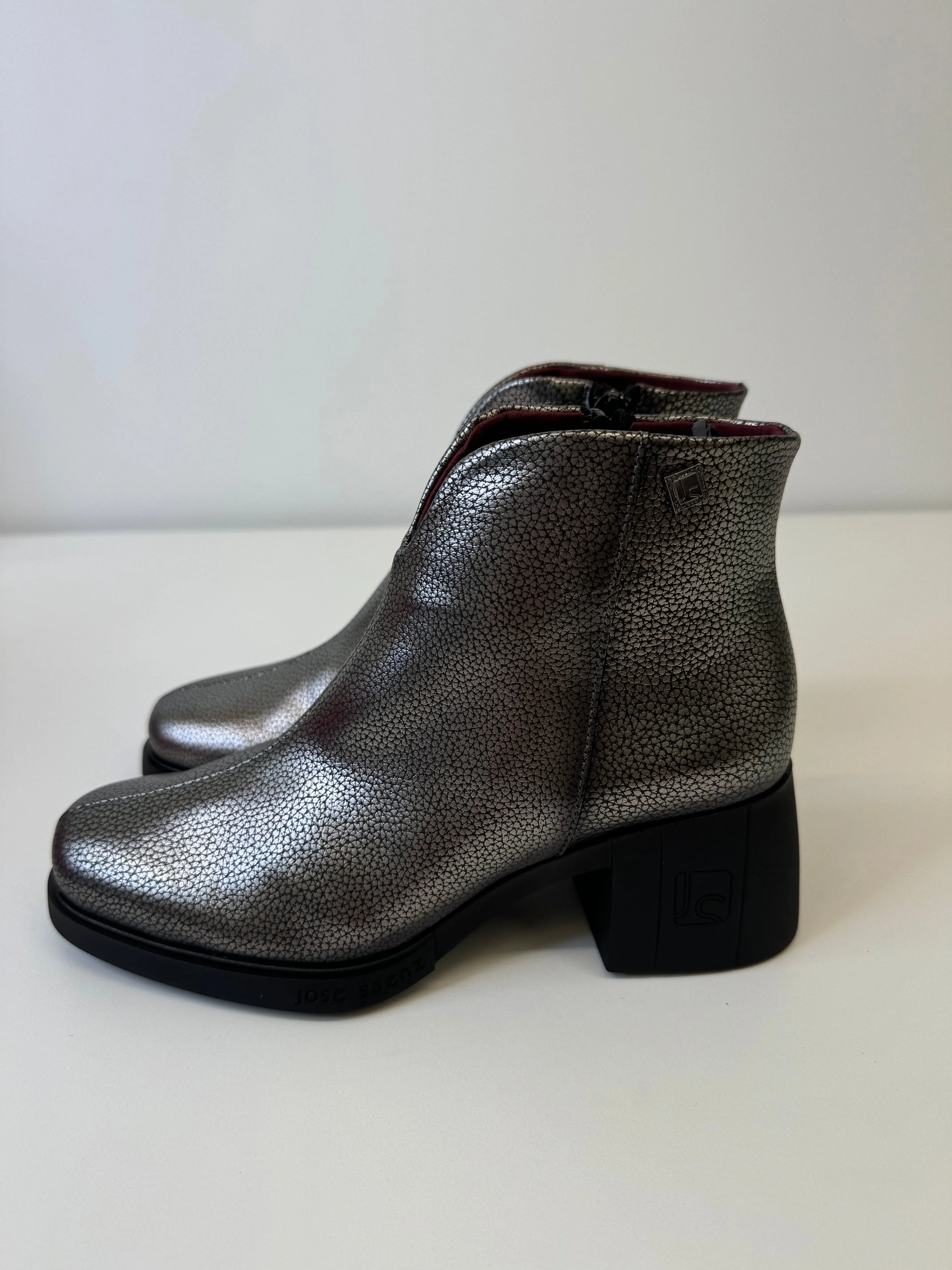JOSE SAENZ Silver Shiny Croc Boots