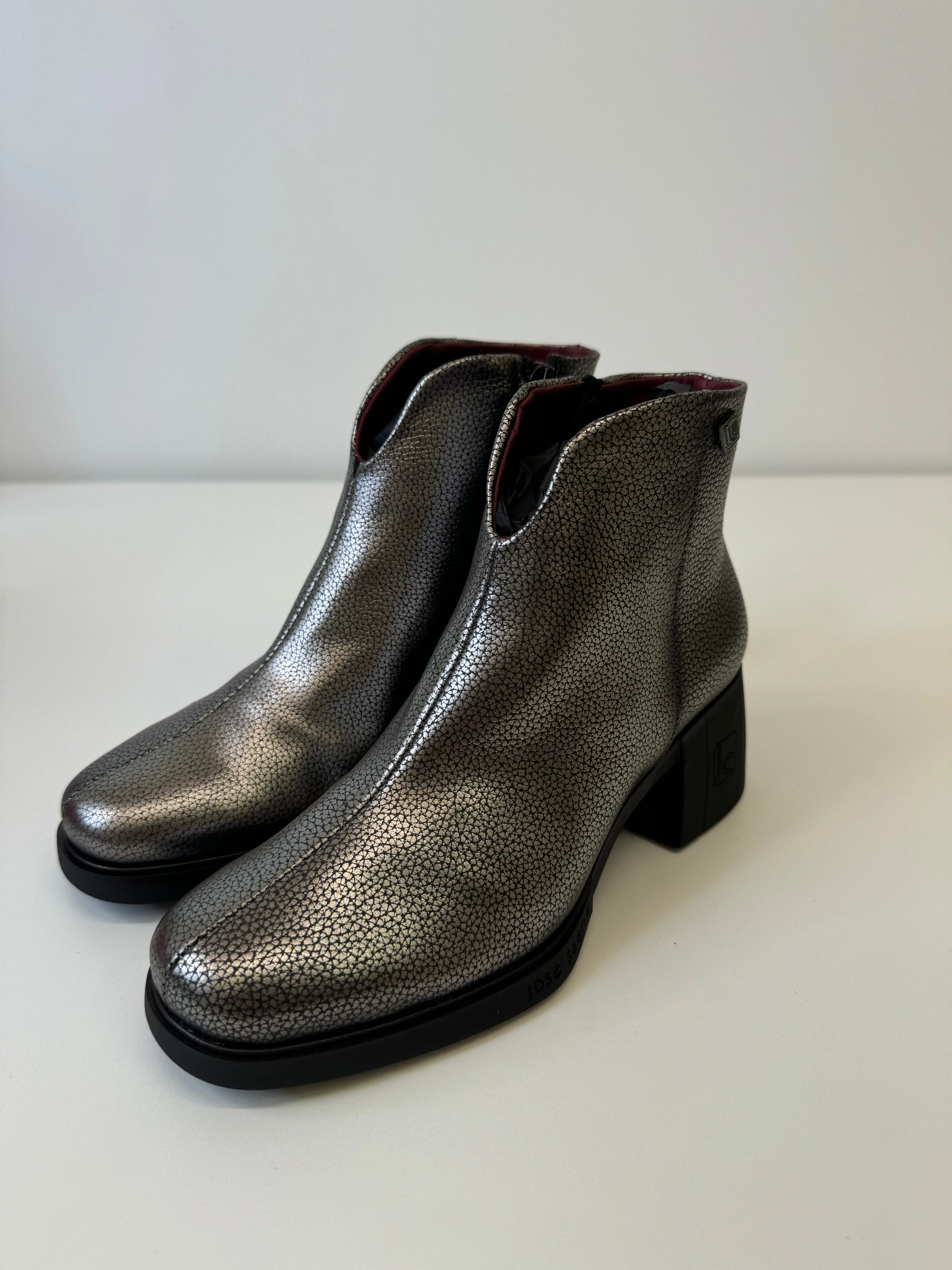 JOSE SAENZ Silver Shiny Croc Boots